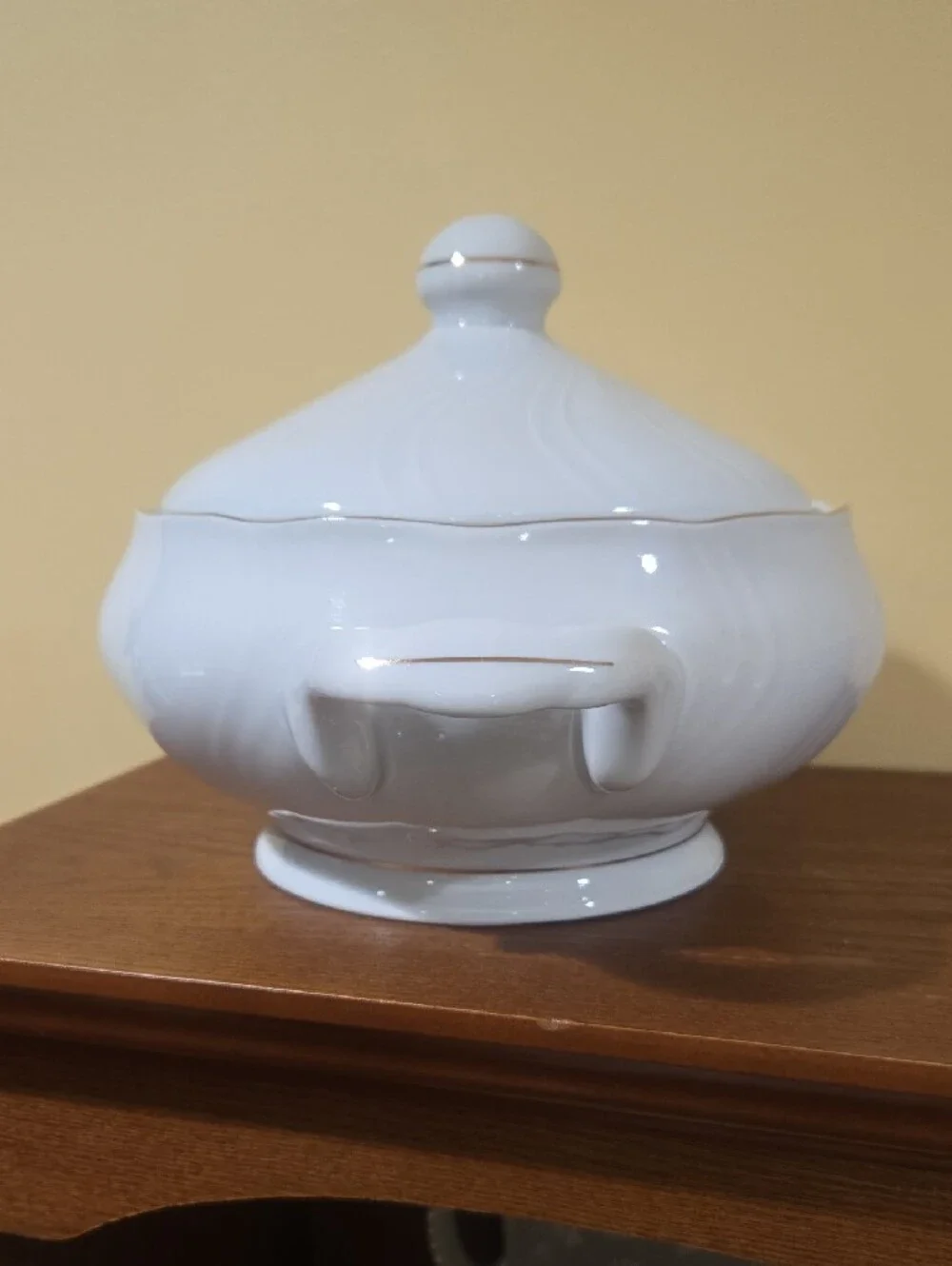 Elegant White Porcelain Soup Tureen with Lid and Side Handles